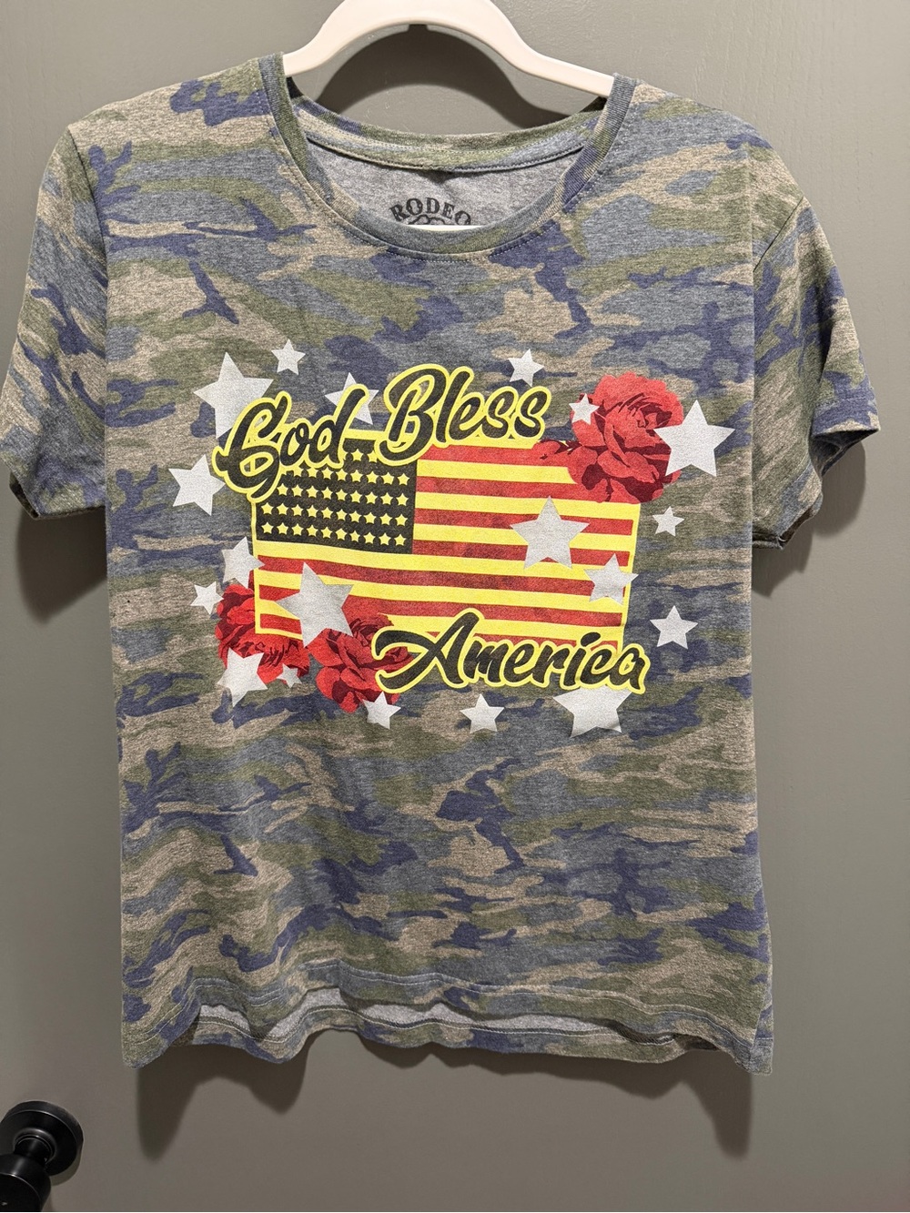 Rodeo Quincy America Camo 'God Bless America' Short Sleeve Tee - Green/Blue Camo